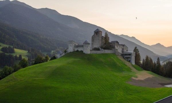 Auszeichnung des Landes Tirol für Neues Bauen 2022: Burg Heinfels, Revitalisierung, Heinfels, 2015 – 2020 (Architektur: Gerhard Mitterberger) – © Zita Oberwalder
